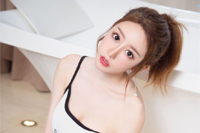 奇怪的她