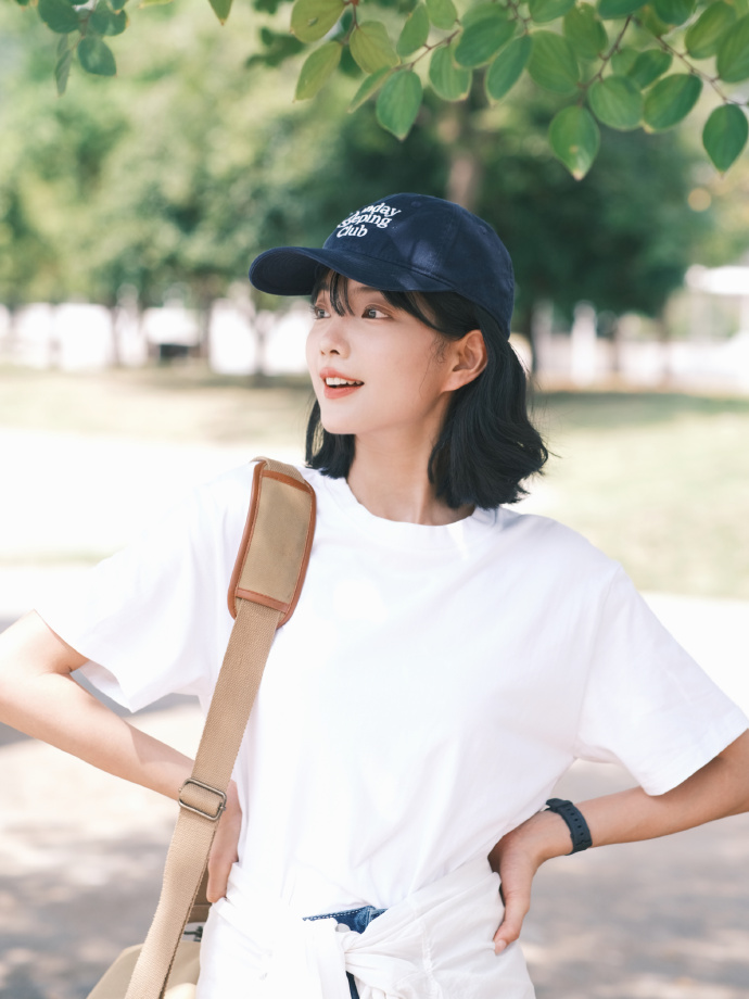 他是谁 封面
