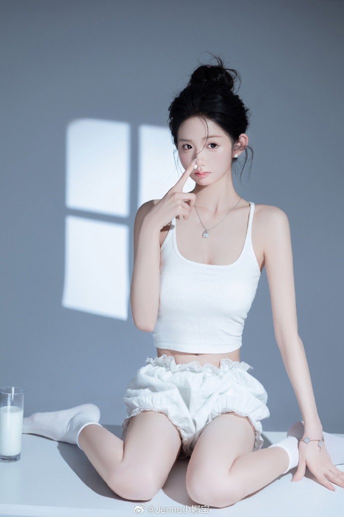 他是谁 封面